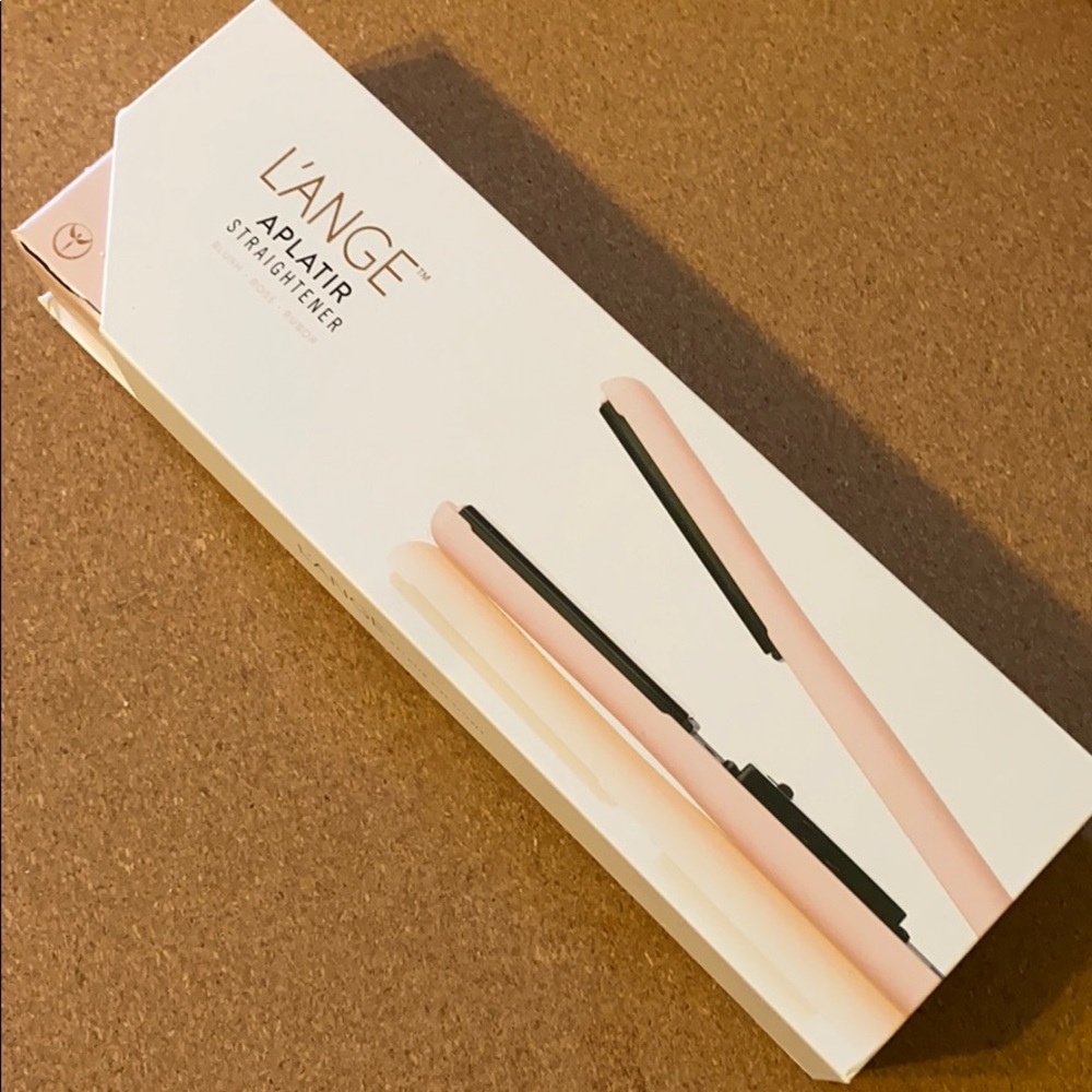 L’ange Aplatir hair straightener.